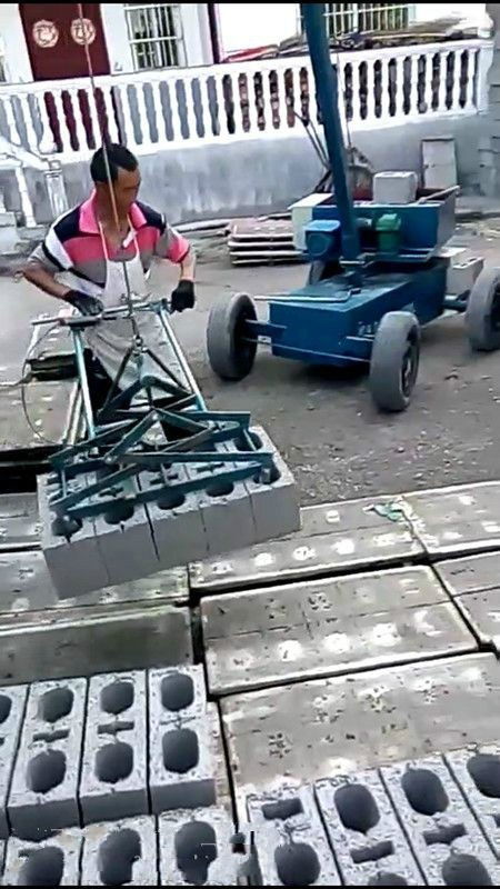 免烧砖码垛机与水泥砖设备的应用及销售优势