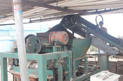 一家人的水泥砖梦 广西人在海南的苦乐制造记